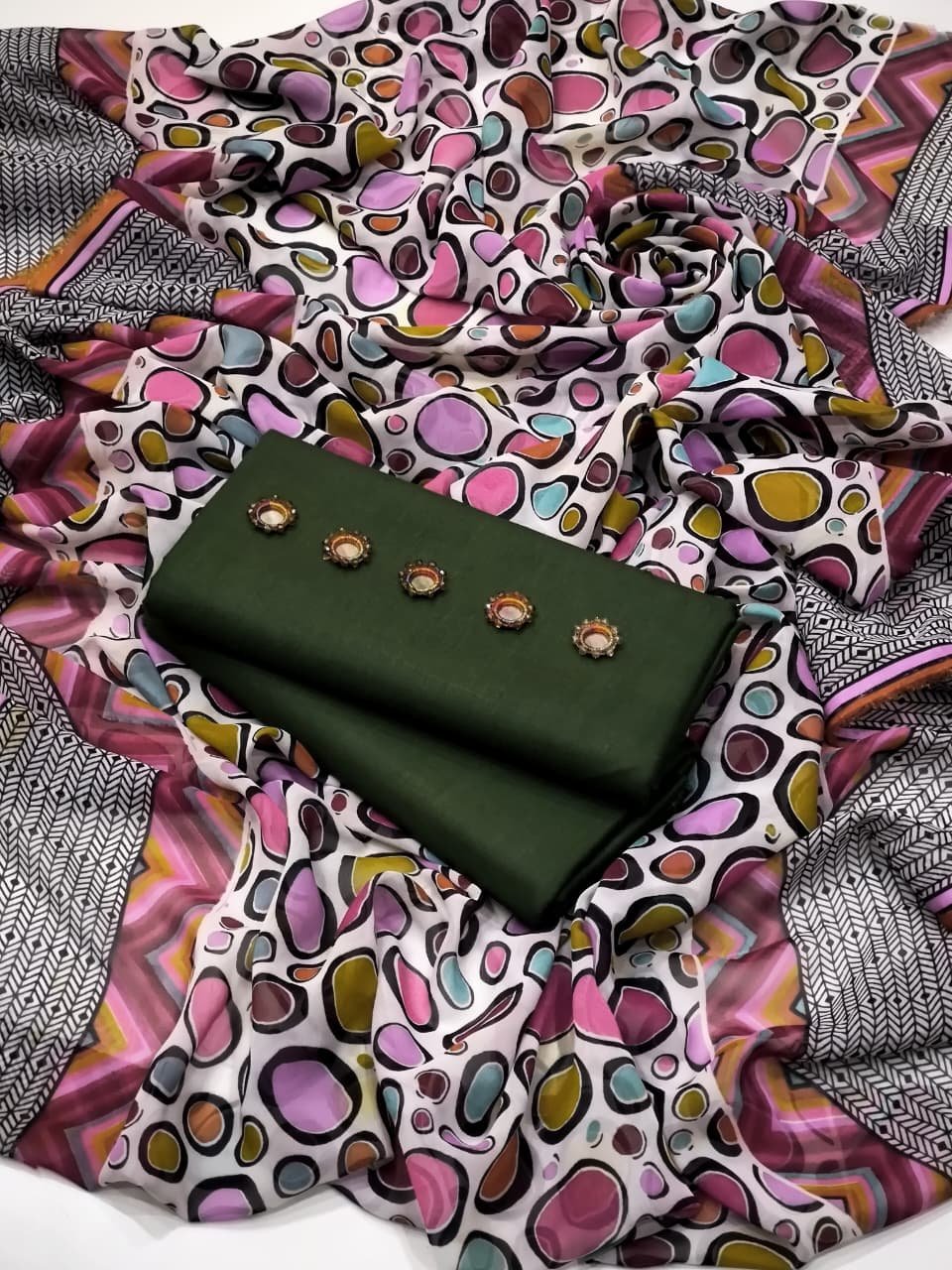 Chiffon Digital Printed Dupatta with Kattan Silk 3PC Suit - Image 5